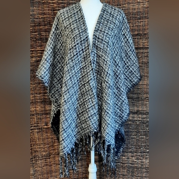 Jessica McClintock Poncho Oversized Blanket Wrap Woven Metallic Soft Fringe Boho - Picture 2 of 9